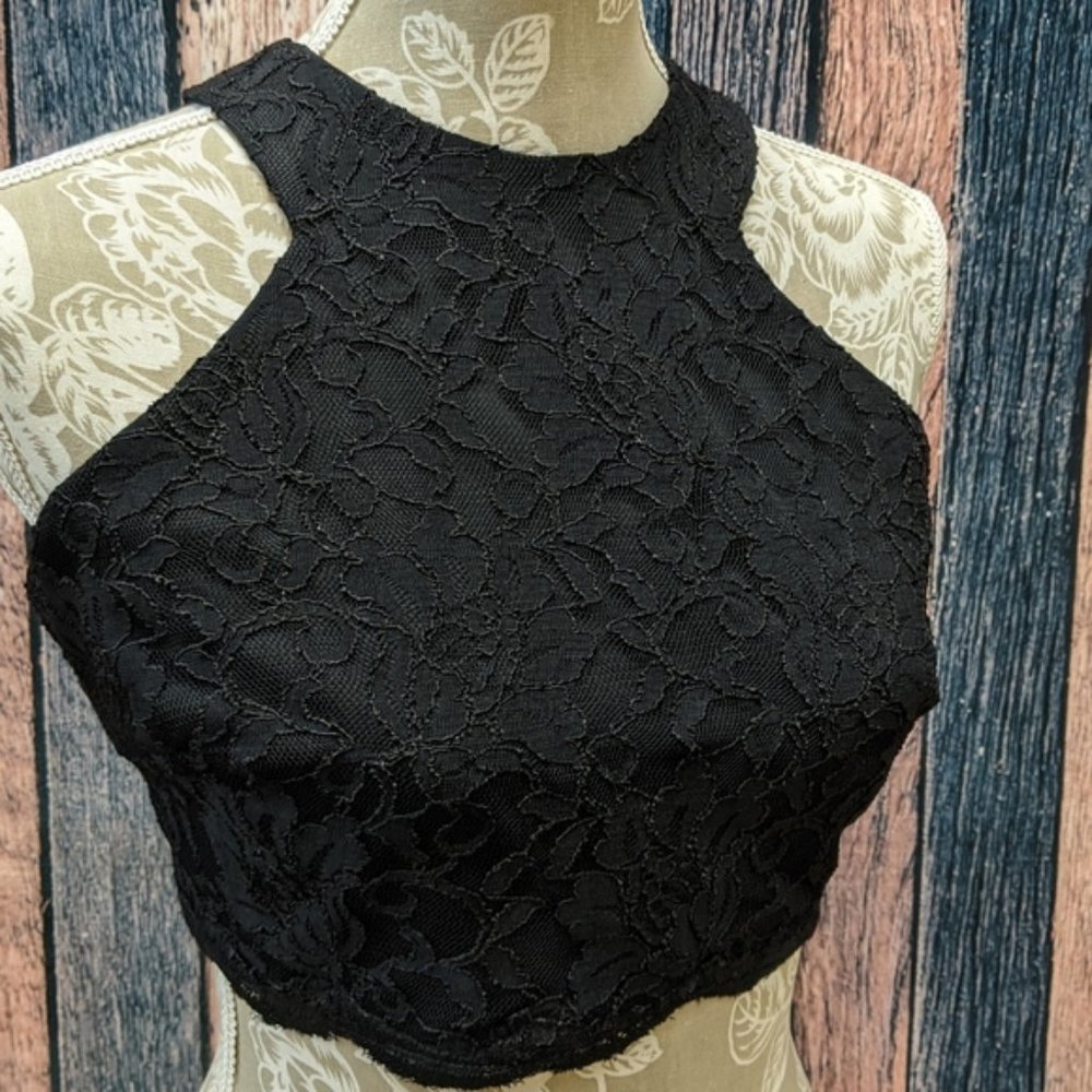 Lace Black on Black Crop